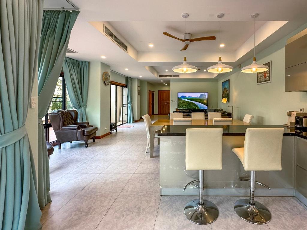 luxury villas phuket