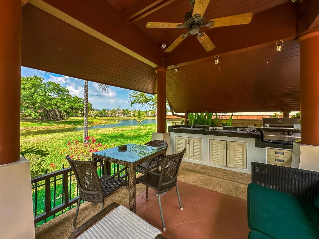 luxury villas phuket